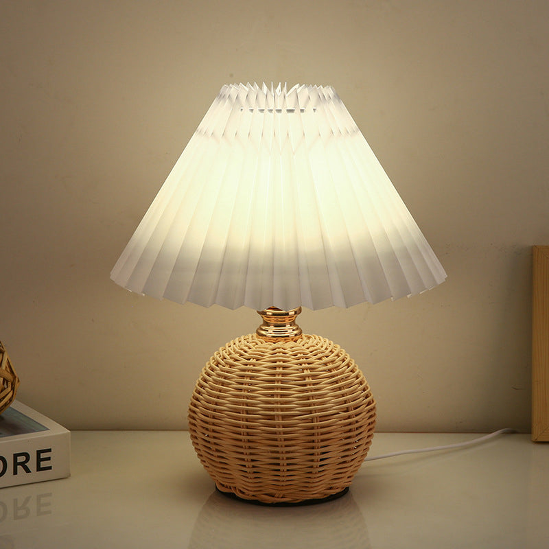 Noordse Rattan Vouwstof Kegelvorm LED Tafel lamp 1-Lamp