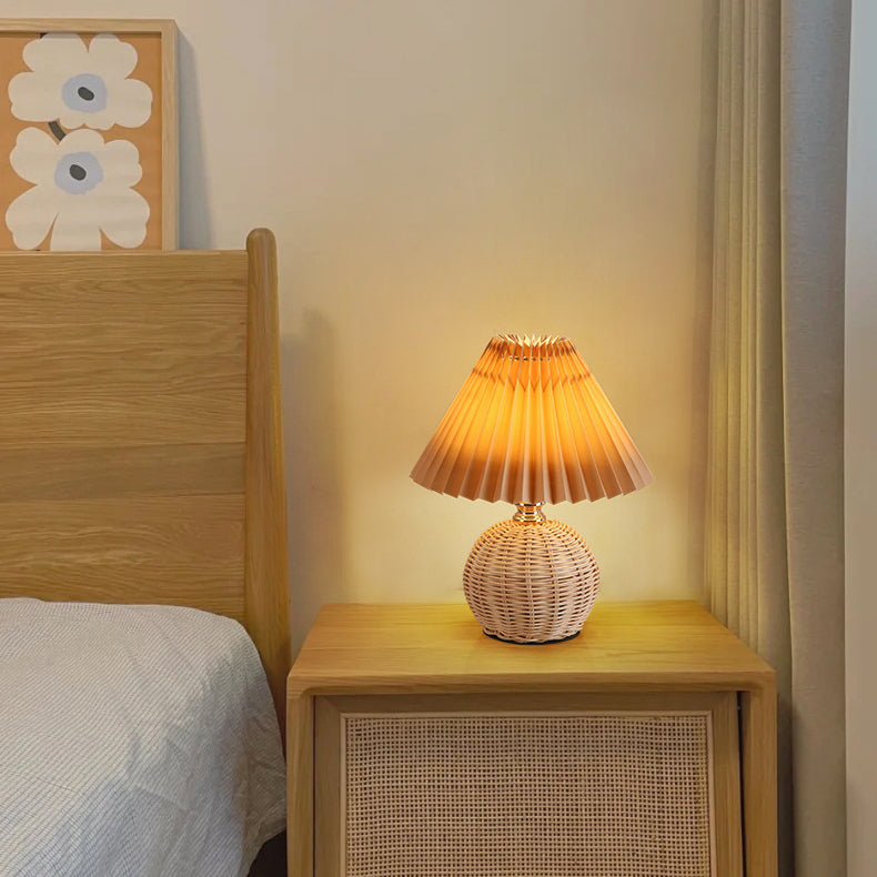 Noordse Rattan Vouwstof Kegelvorm LED Tafel lamp 1-Lamp