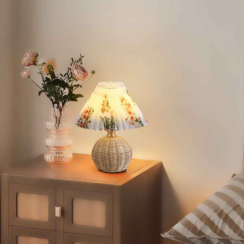 Noordse Rattan Vouwstof Kegelvorm LED Tafel lamp 1-Lamp