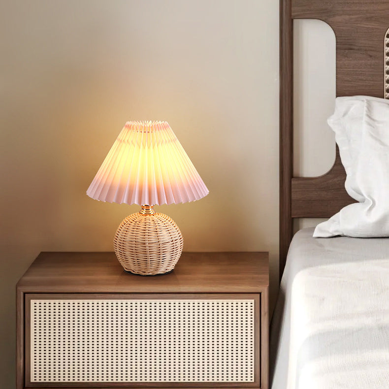Noordse Rattan Vouwstof Kegelvorm LED Tafel lamp 1-Lamp