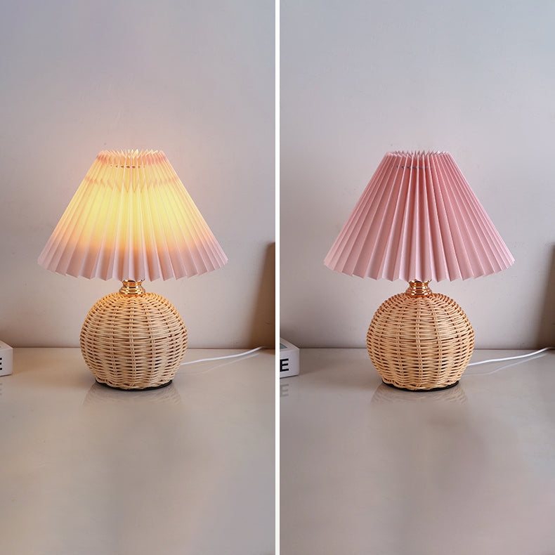 Noordse Rattan Vouwstof Kegelvorm LED Tafel lamp 1-Lamp