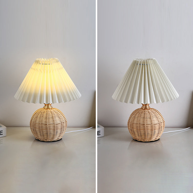 Noordse Rattan Vouwstof Kegelvorm LED Tafel lamp 1-Lamp