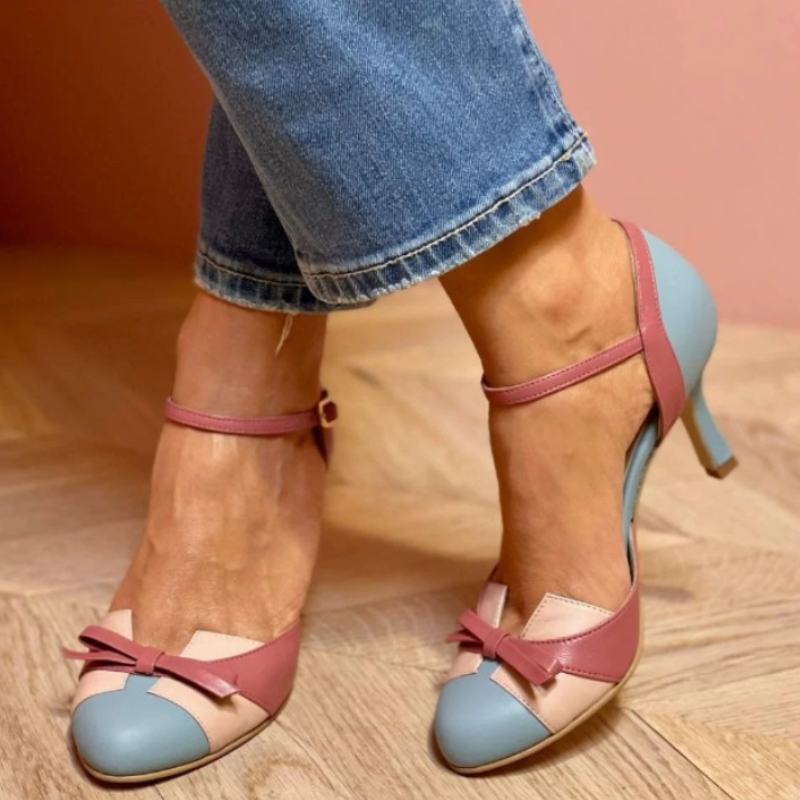 Dames pumps met ronde neus en verstelbare bandjes