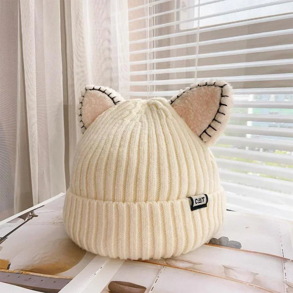 Kattenoor Wintermuts CosyCharm – Zachte gebreide muts voor dames met speelse uitstraling