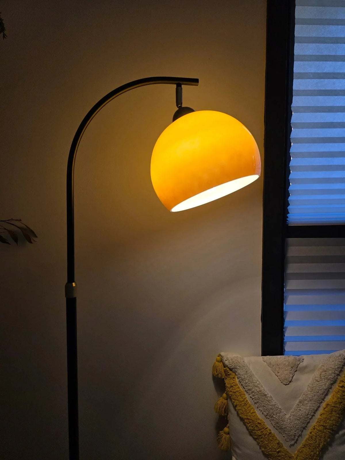 Bauhaus Arc Vloerlamp met Glazen Lampenkap – Minimalistische Designlamp