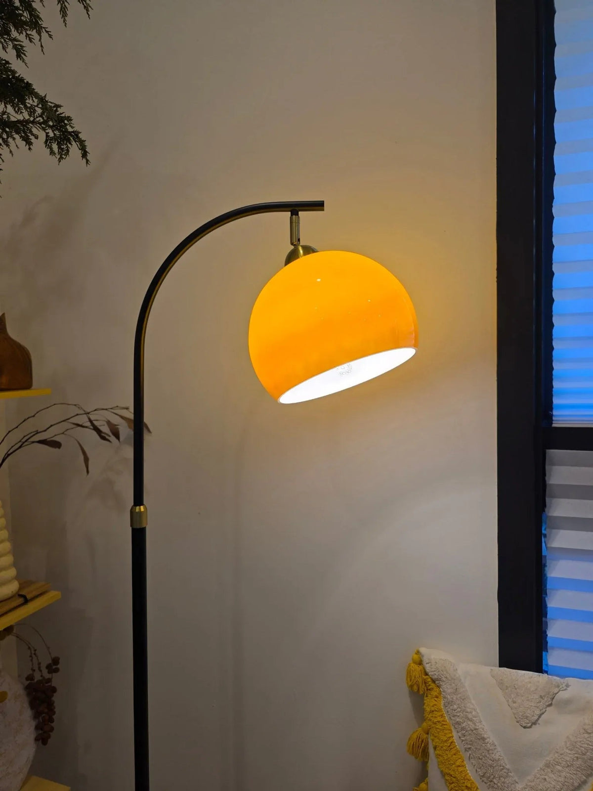 Bauhaus Arc Vloerlamp met Glazen Lampenkap – Minimalistische Designlamp