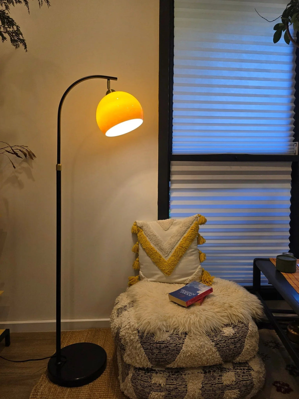 Bauhaus Arc Vloerlamp met Glazen Lampenkap – Minimalistische Designlamp