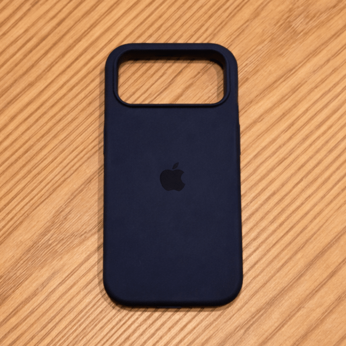 VELVIGUARD – MagSafe-compatibele Silikonhoes met Zachte Aanraakoppervlak voor iPhone