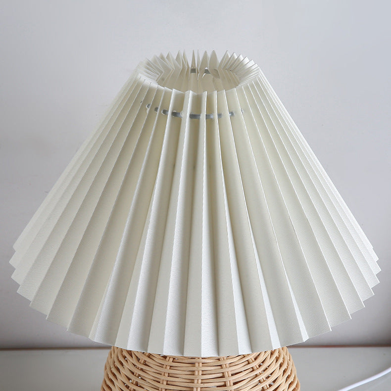 Noordse Rattan Vouwstof Kegelvorm LED Tafel lamp 1-Lamp