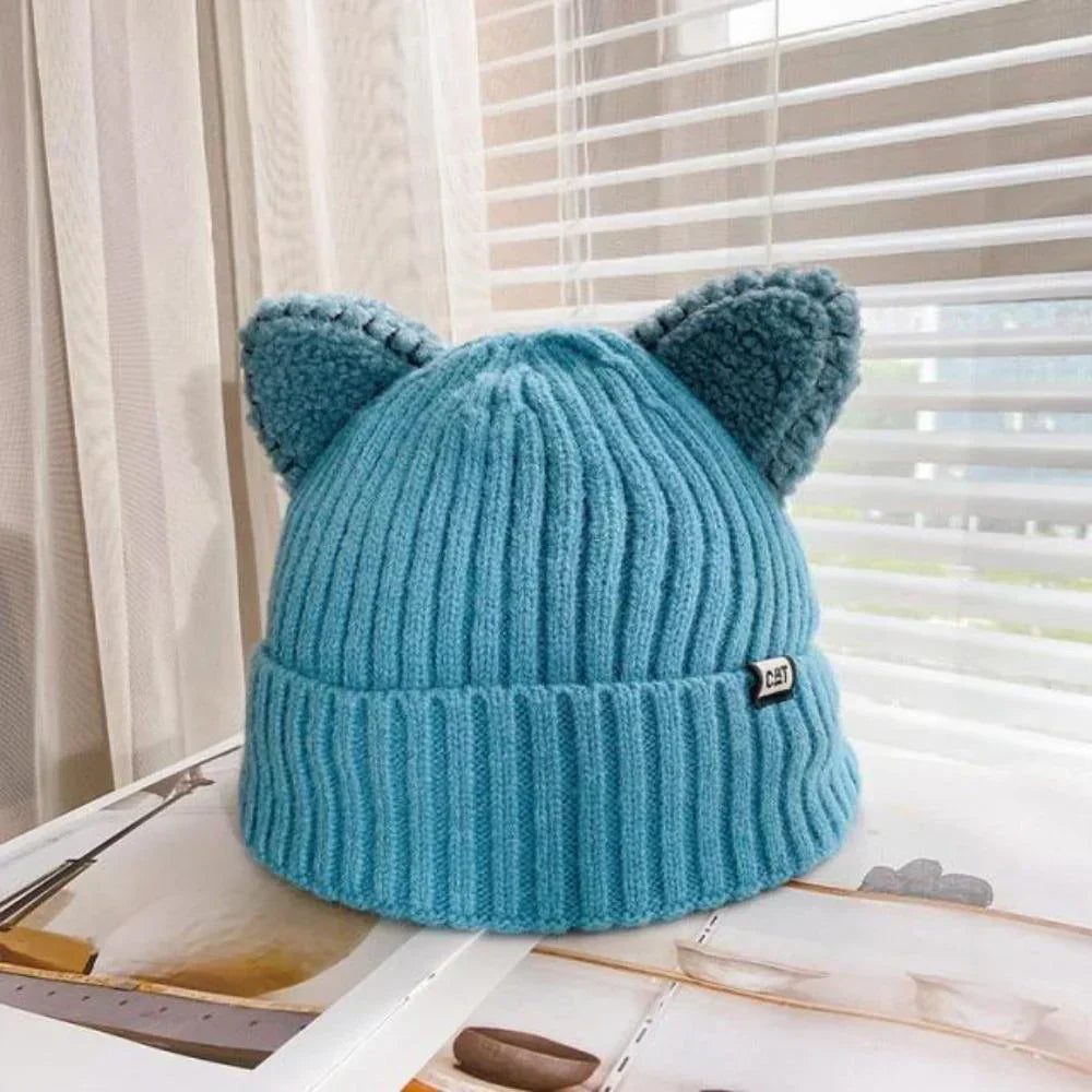Kattenoor Wintermuts CosyCharm – Zachte gebreide muts voor dames met speelse uitstraling