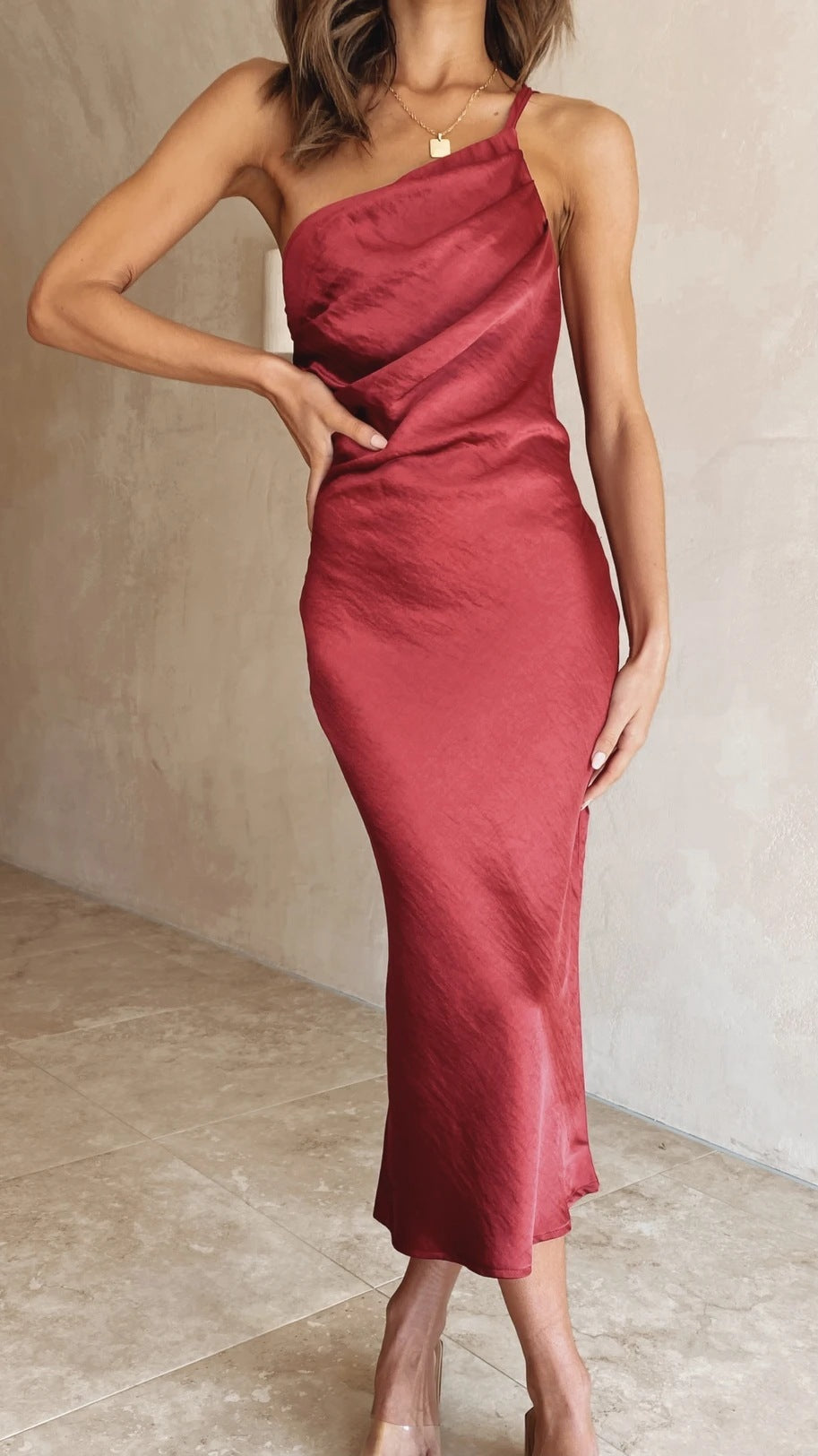Sofia - Een-schouder Midi-jurk van Satijn met Elegante Drapering