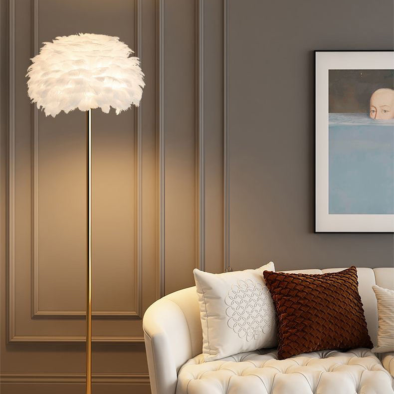Noordse Vloerlamp met Veren en Kristallen Lampenkap – Elegante Designverlichting