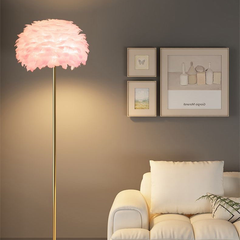 Noordse Vloerlamp met Veren en Kristallen Lampenkap – Elegante Designverlichting