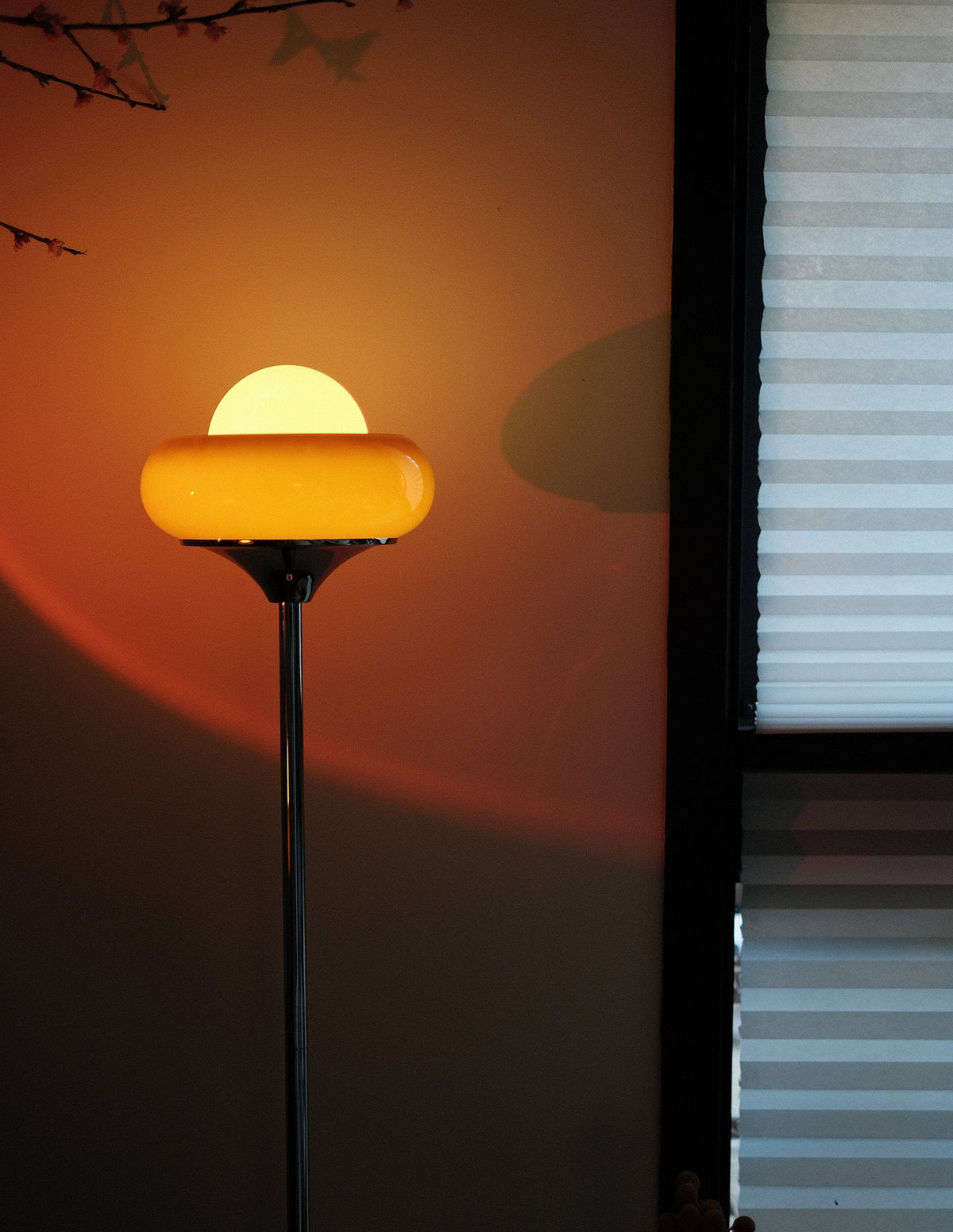 Elke Egg Tart Vloerlamp – Speelse Designlamp met Unieke Vormgeving
