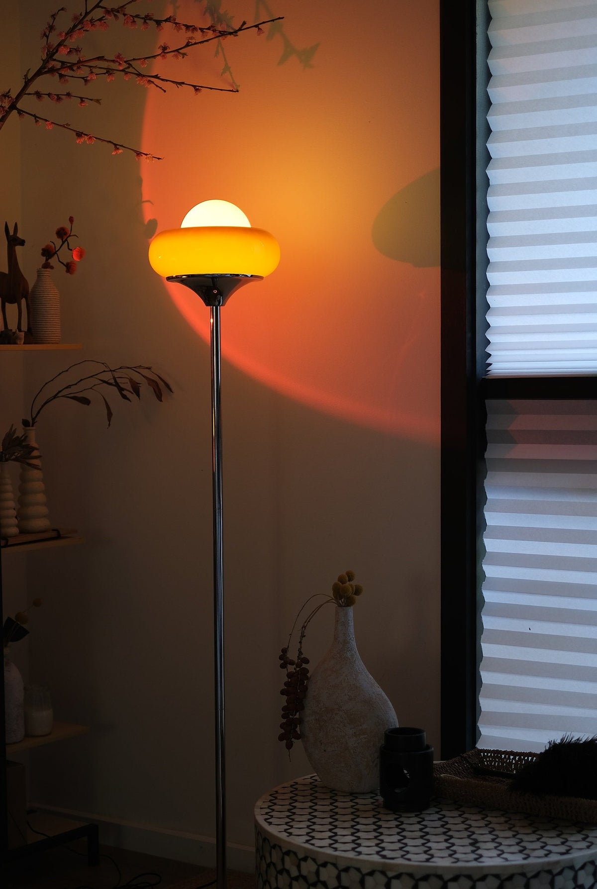 Elke Egg Tart Vloerlamp – Speelse Designlamp met Unieke Vormgeving