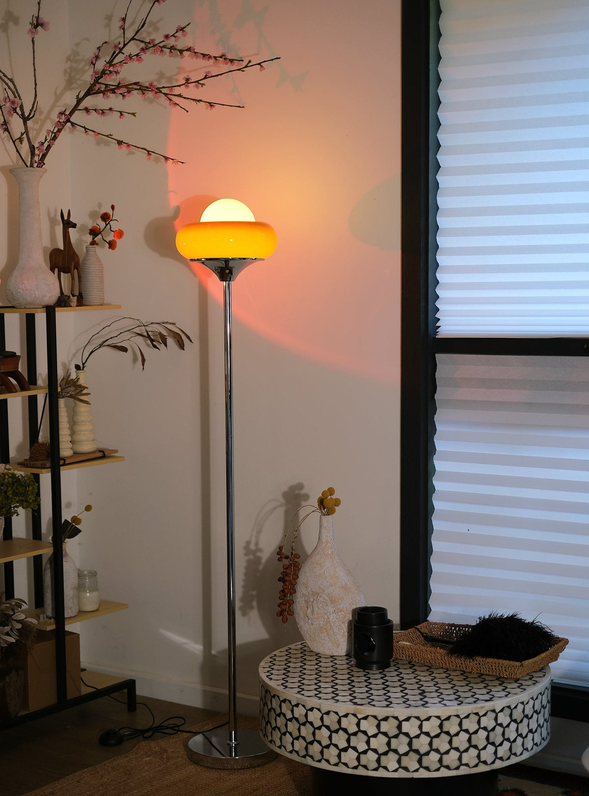 Elke Egg Tart Vloerlamp – Speelse Designlamp met Unieke Vormgeving