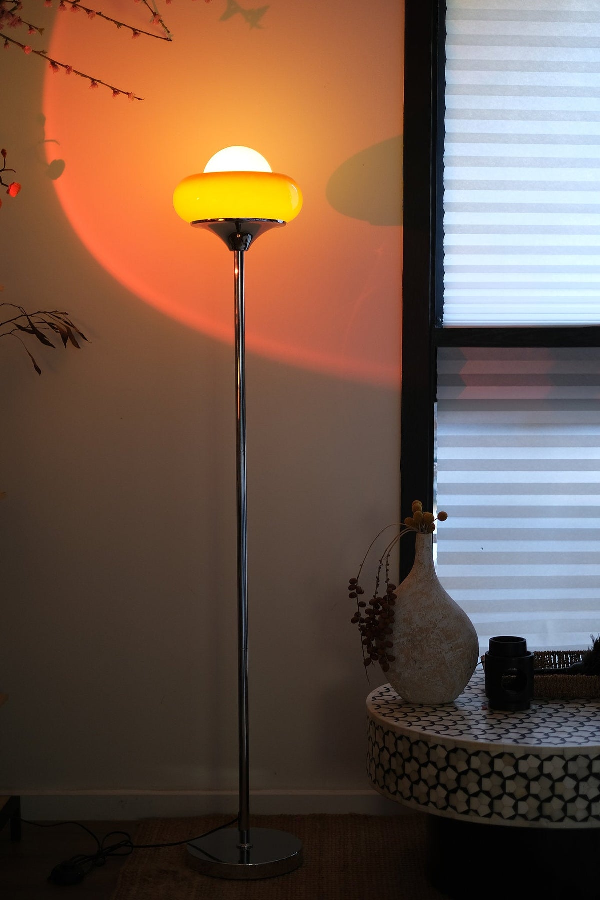 Elke Egg Tart Vloerlamp – Speelse Designlamp met Unieke Vormgeving