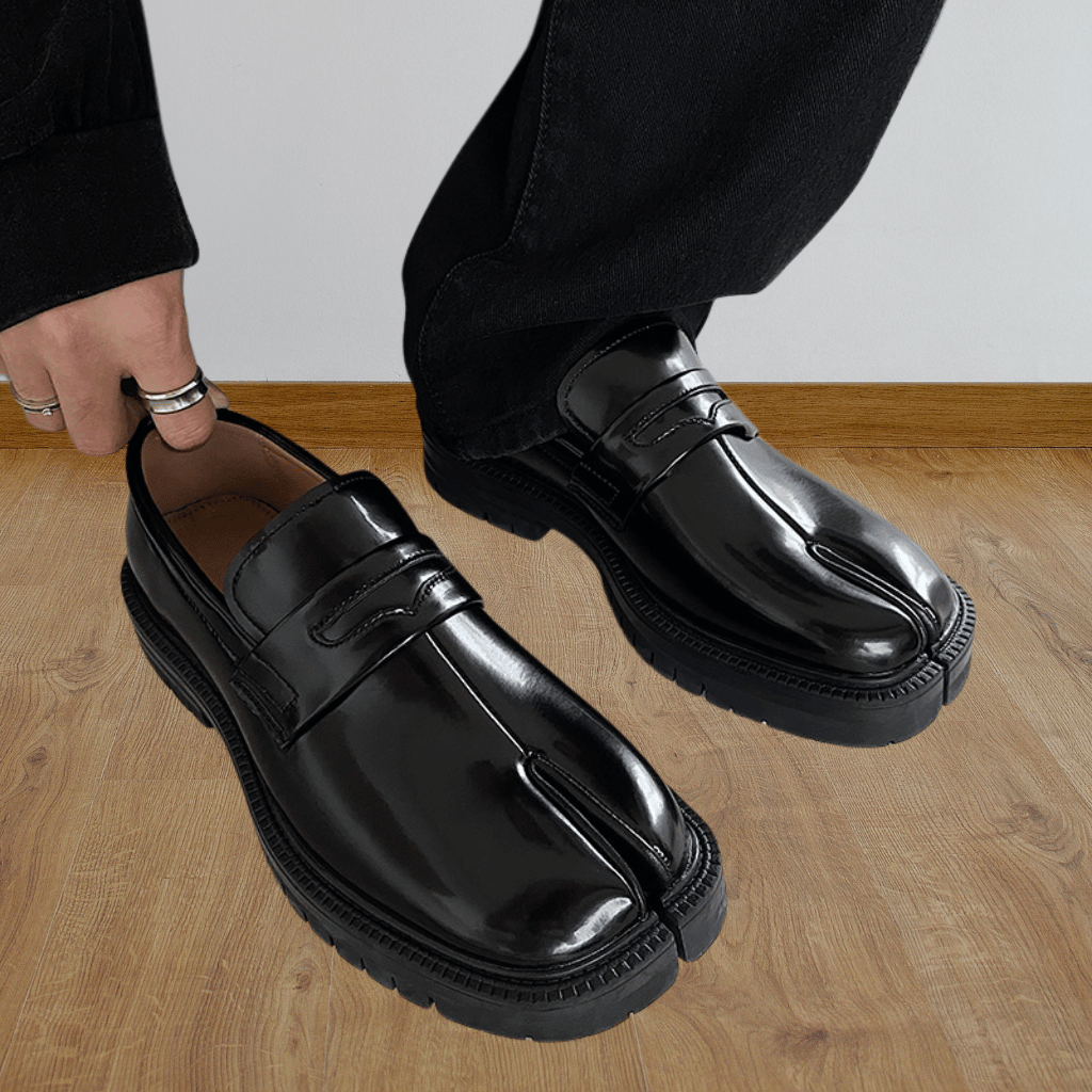 Elegante heren schoenen met gespleten tenen en dikke zool
