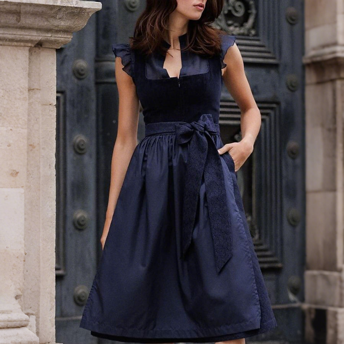 Dirndl Jurk Alpencharme – Marineblauwe Damesjurk met Schort voor het Oktoberfest