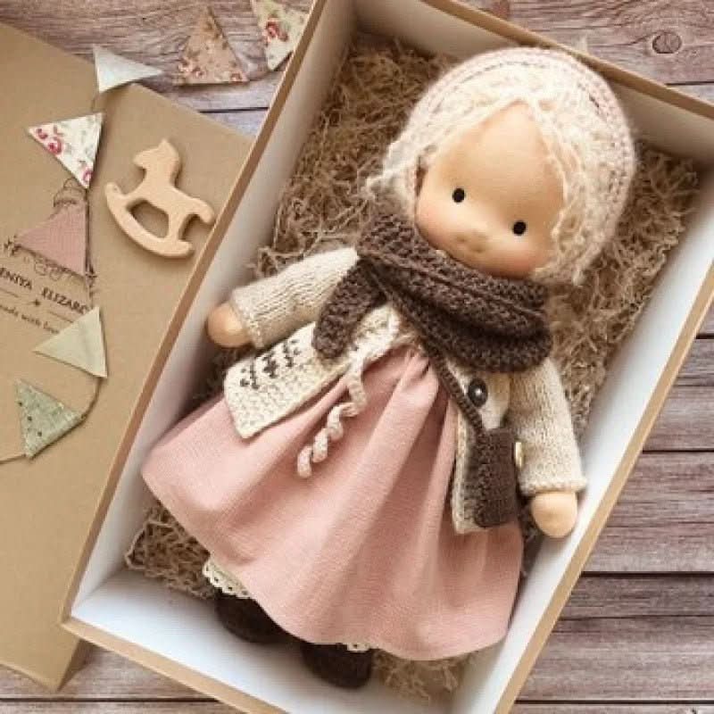 Selina – Handgemaakte Katoenen Waldorf-pop voor Creatief Spelen