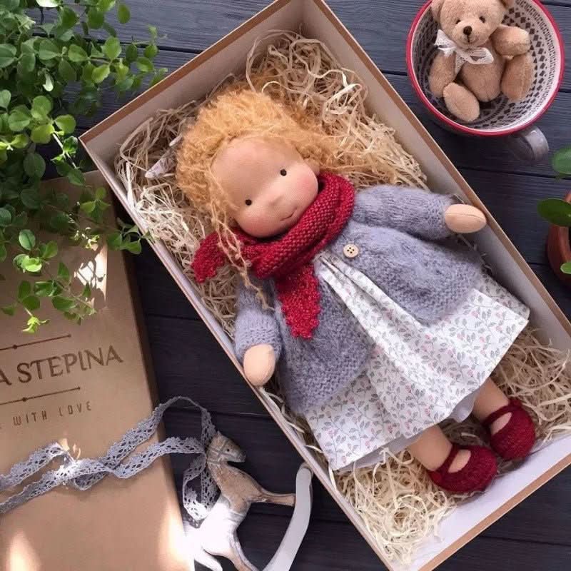 Selina – Handgemaakte Katoenen Waldorf-pop voor Creatief Spelen