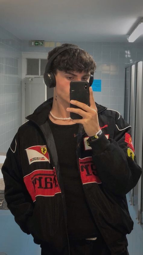 Vintage Ferrari Racer Jack met Sportieve Stijl en Duurzame Materialen Unisex