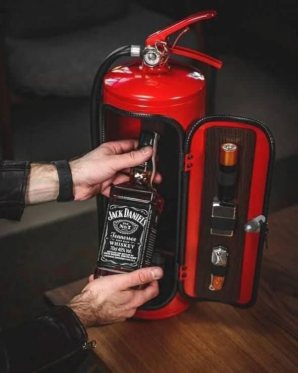 Verborgen VuurBar – Verborgen Mini-Bar in Brandblusser-Design voor Stijlvolle Drankopslag