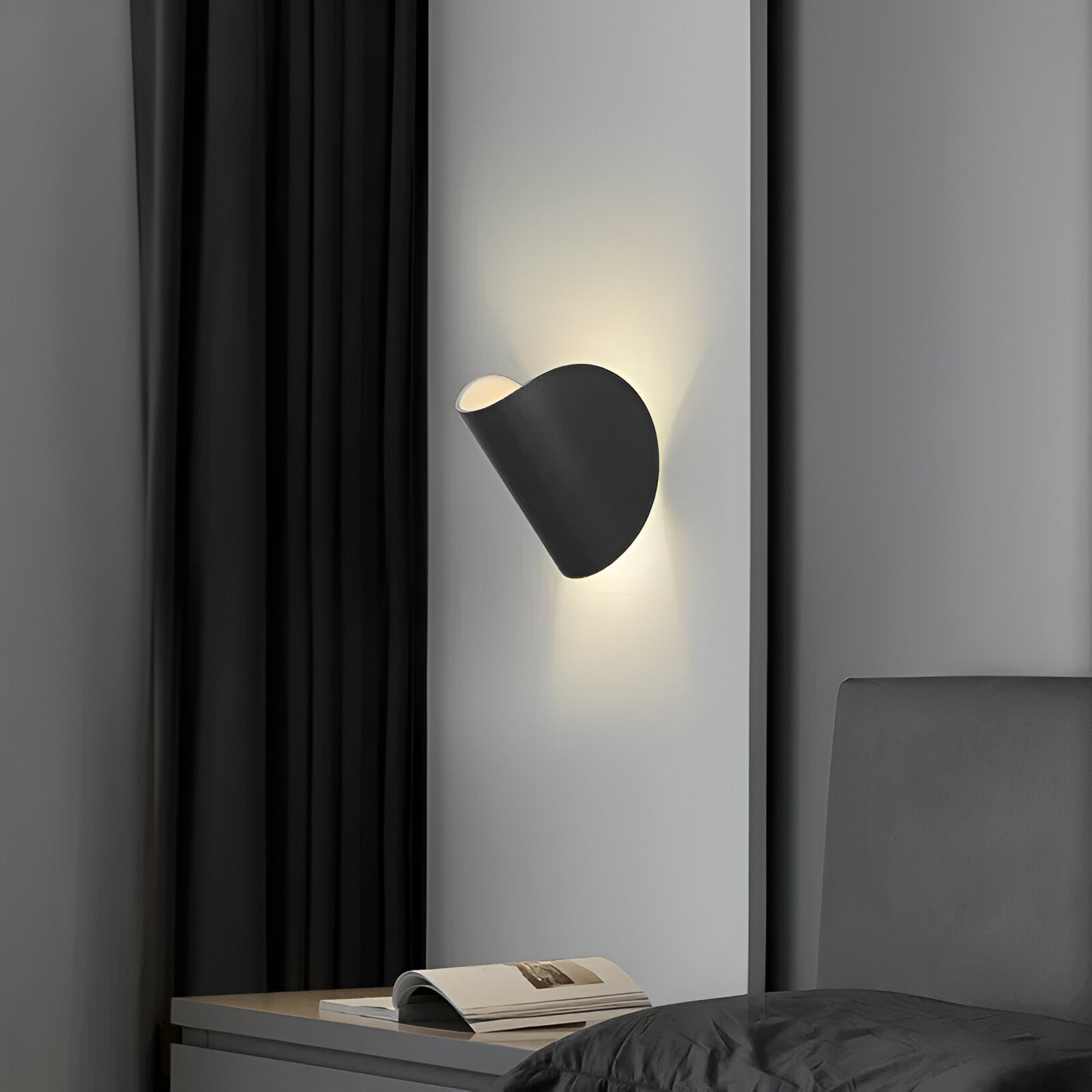 Draaibare Metalen Wandlamp met Gebogen Ontwerp, Ideaal voor Elke Kamer