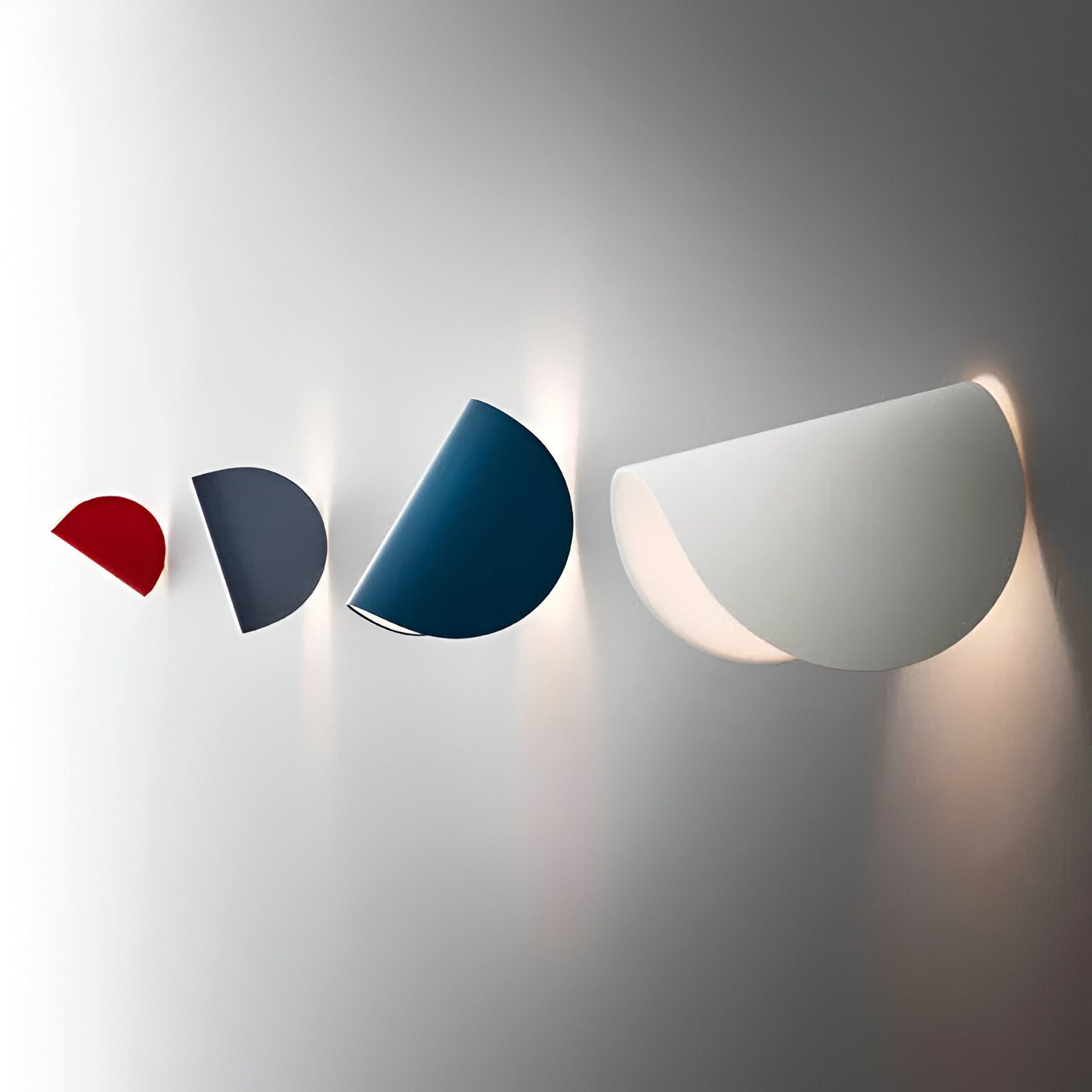 Draaibare Metalen Wandlamp met Gebogen Ontwerp, Ideaal voor Elke Kamer