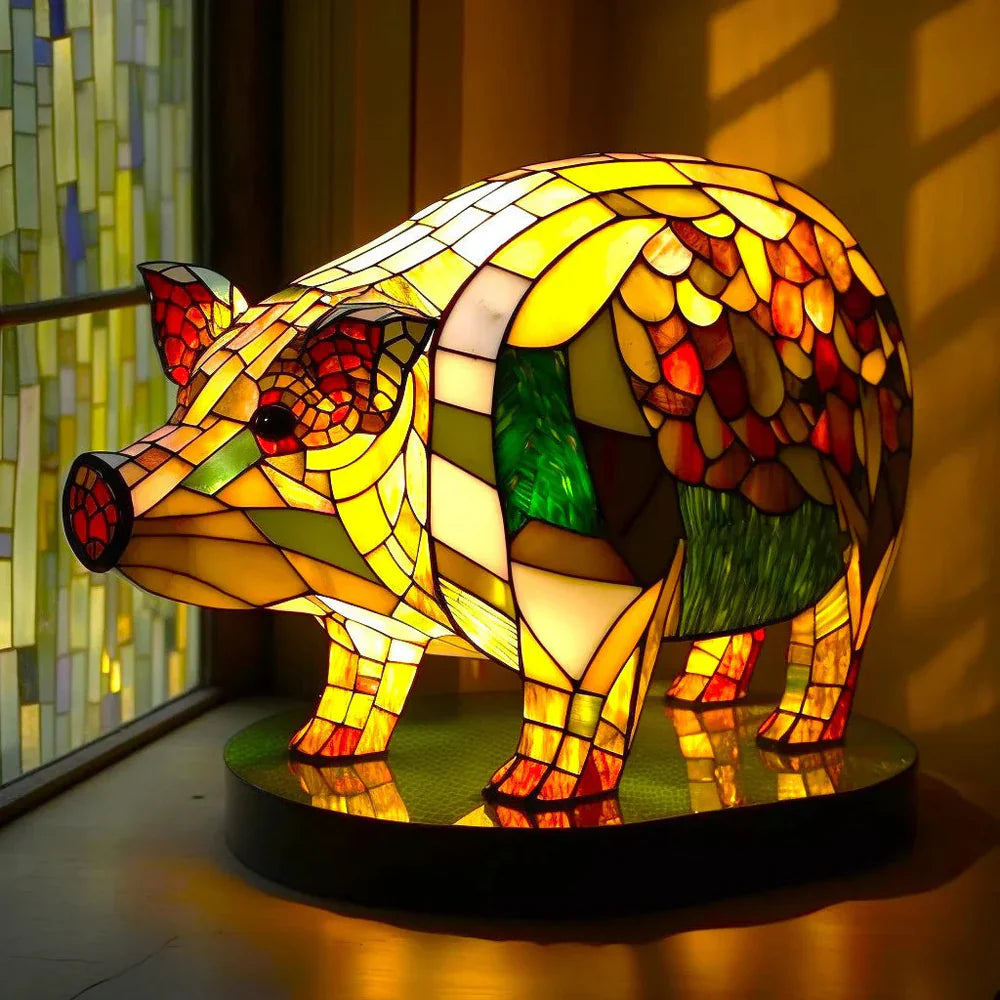 Kleurige glazen lamp met dierenmotieven voor een artistieke sfeer