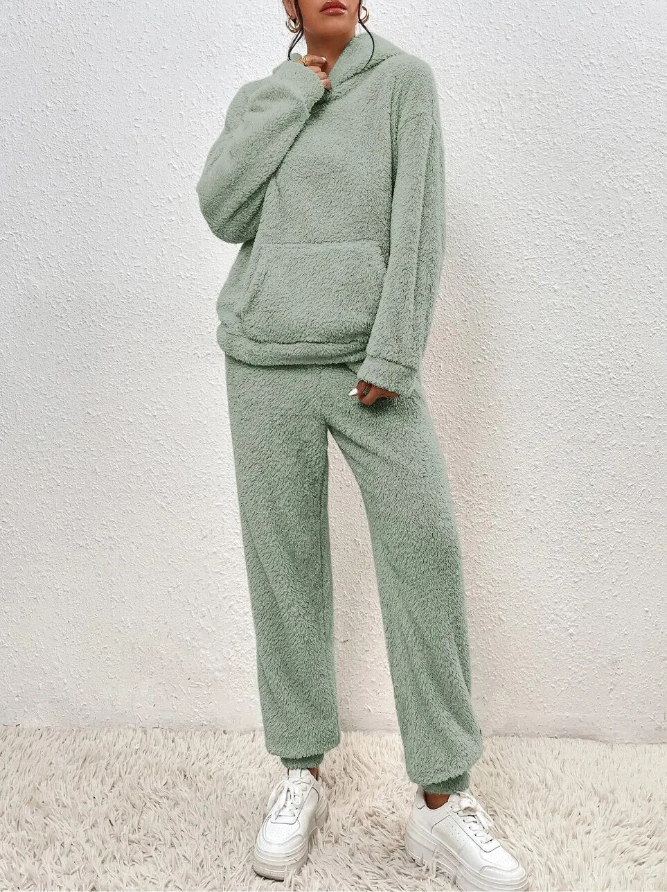 CozyTeddy Lounge Set – Warme Hoodie en Broek van Zachte Teddy-Stof met Kängurutas