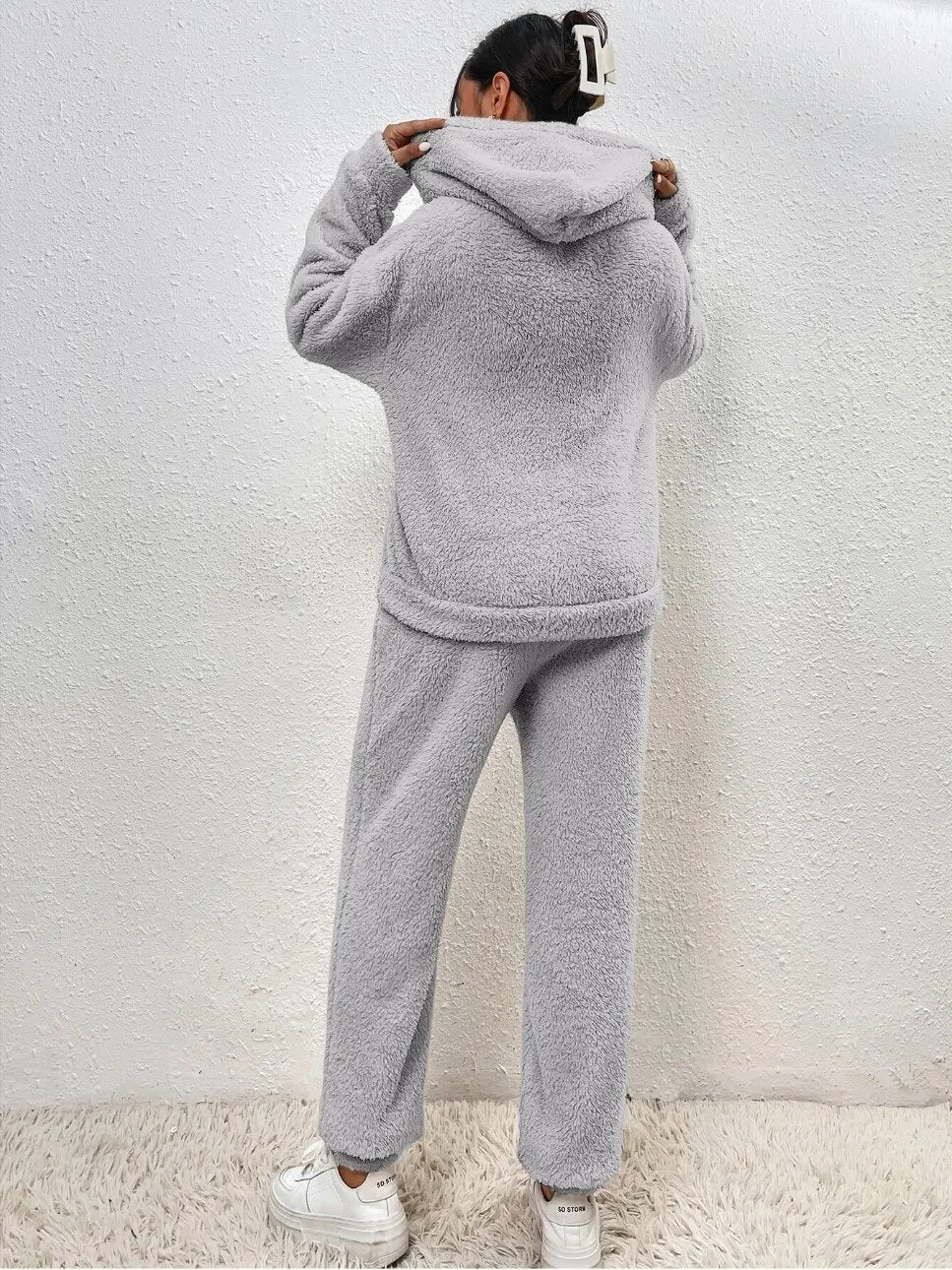 CozyTeddy Lounge Set – Warme Hoodie en Broek van Zachte Teddy-Stof met Kängurutas