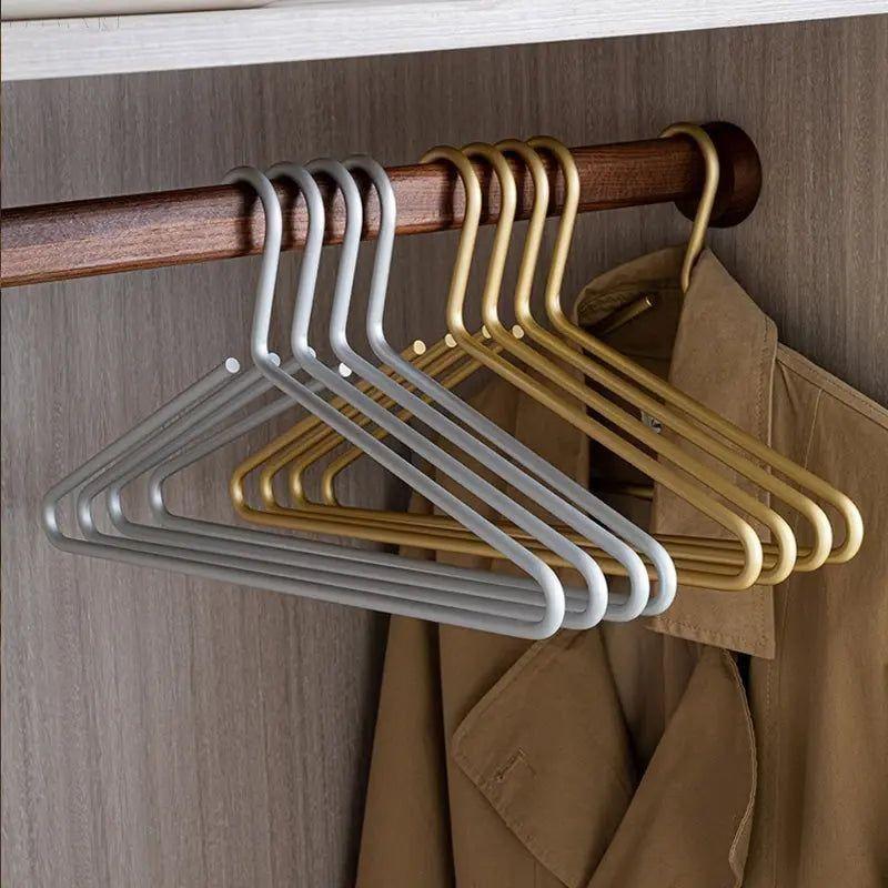 Luxe pakkenmatte kledinghangerset 4 plus 1