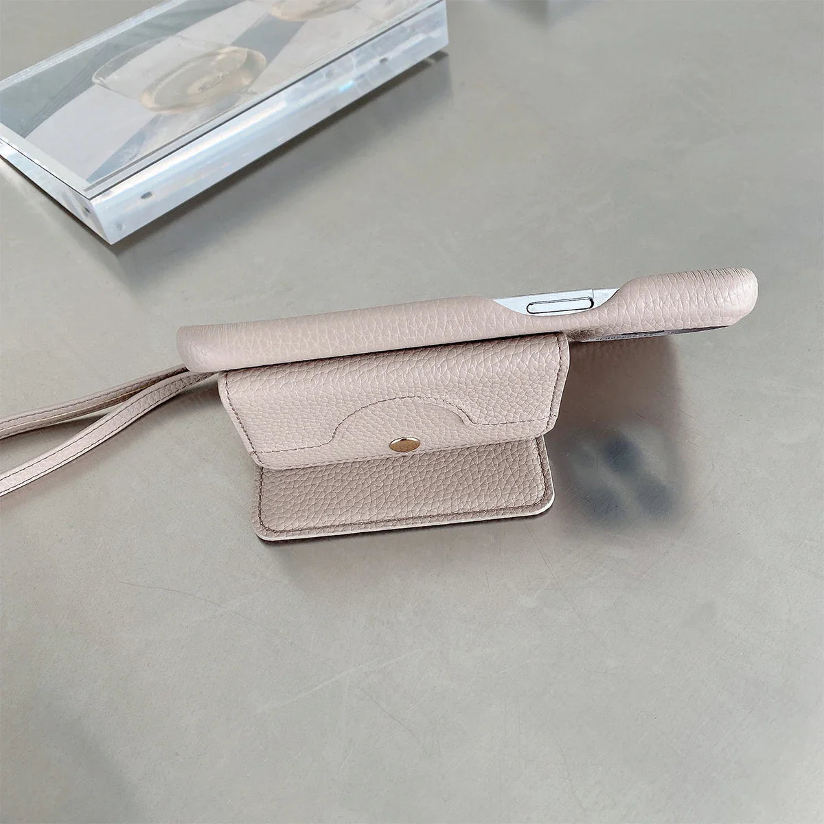 Luxe Leder hoesje | Inclusief card holder, spiegeltje en hanger