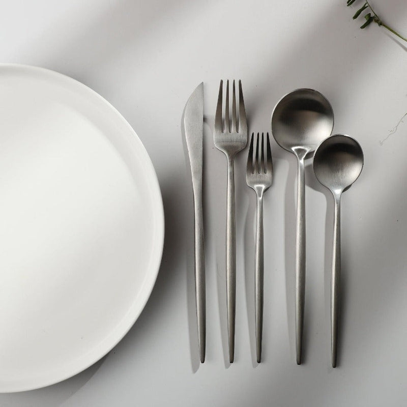 Minimalistisch bestek van roestvrij staal – Elegant in eenvoudig design