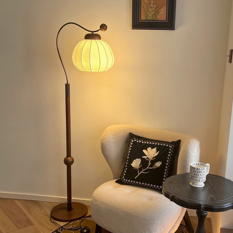 Gebogen Vloerlamp met Verstelbare Lampenkap – Moderne Designlamp