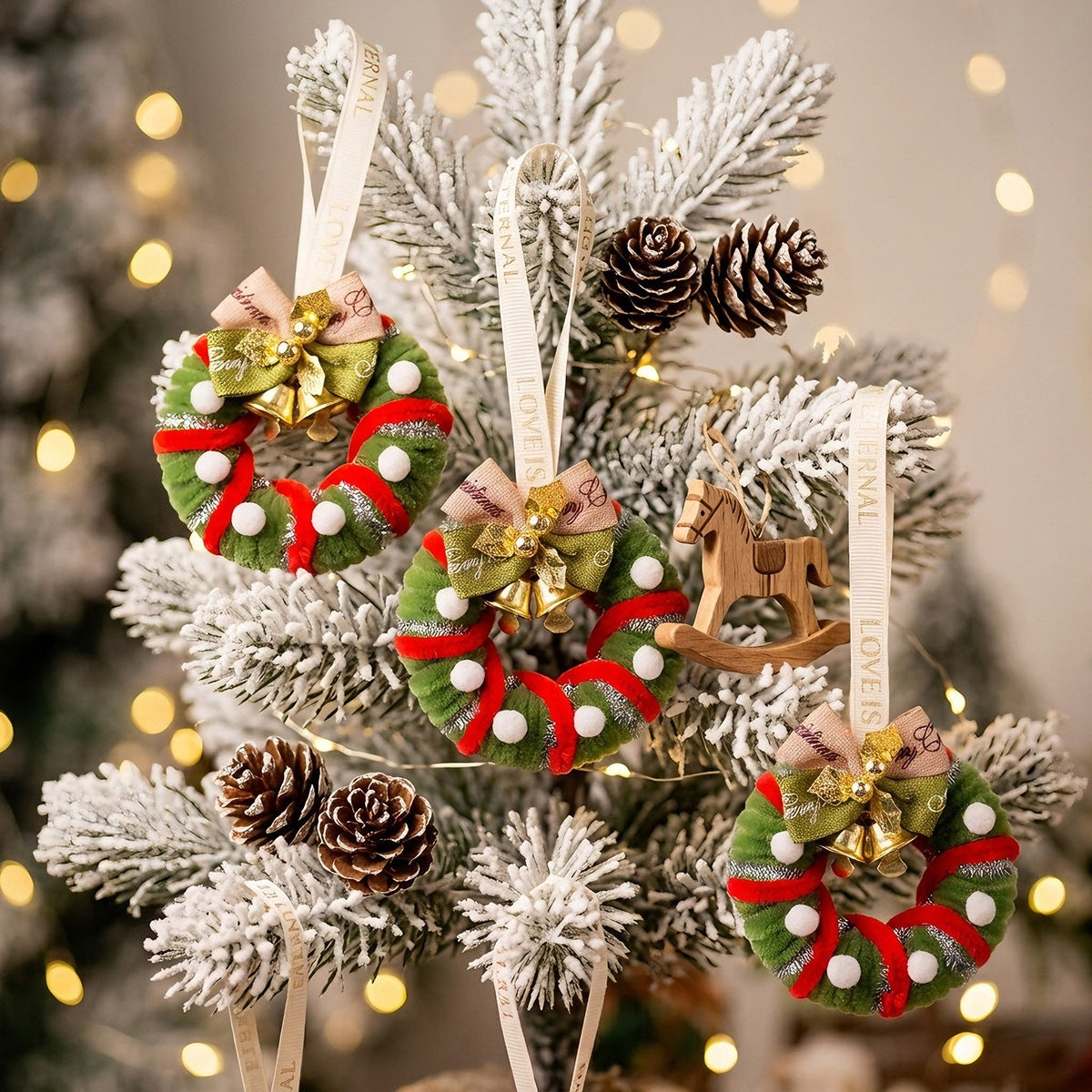Decoratieve Kerstkrans – Klassieke Kerstversiering voor Deur en Muur