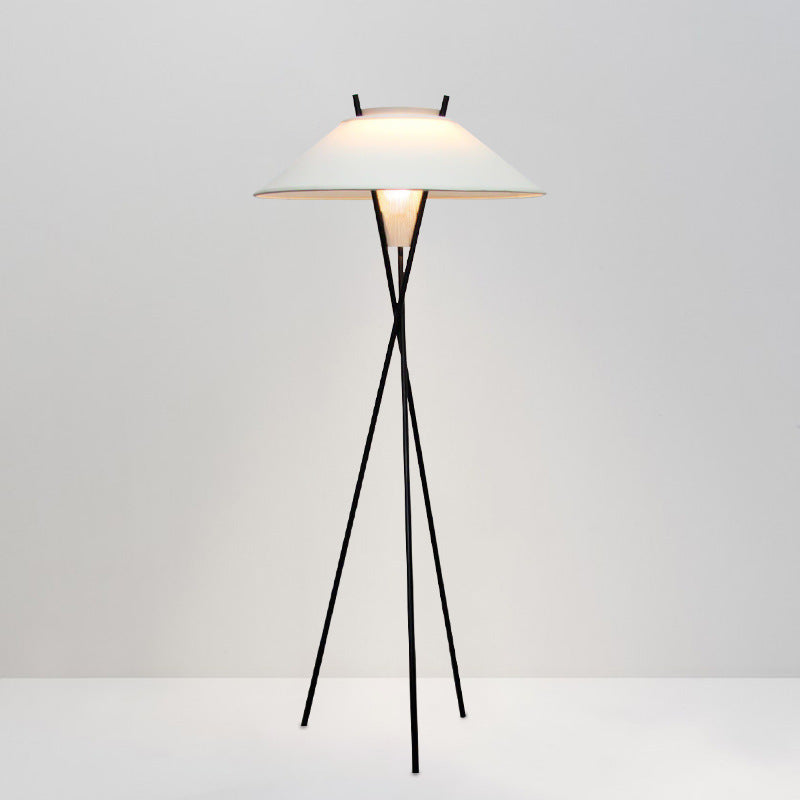 Minimalistische Driepoot Vloerlamp – Moderne Designlamp voor Woonkamer