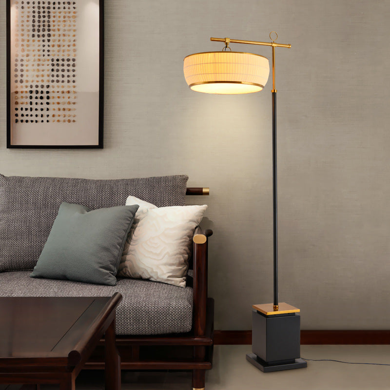 Elegante Vloerlamp met Geometrische Voet – Verstelbare Designlamp