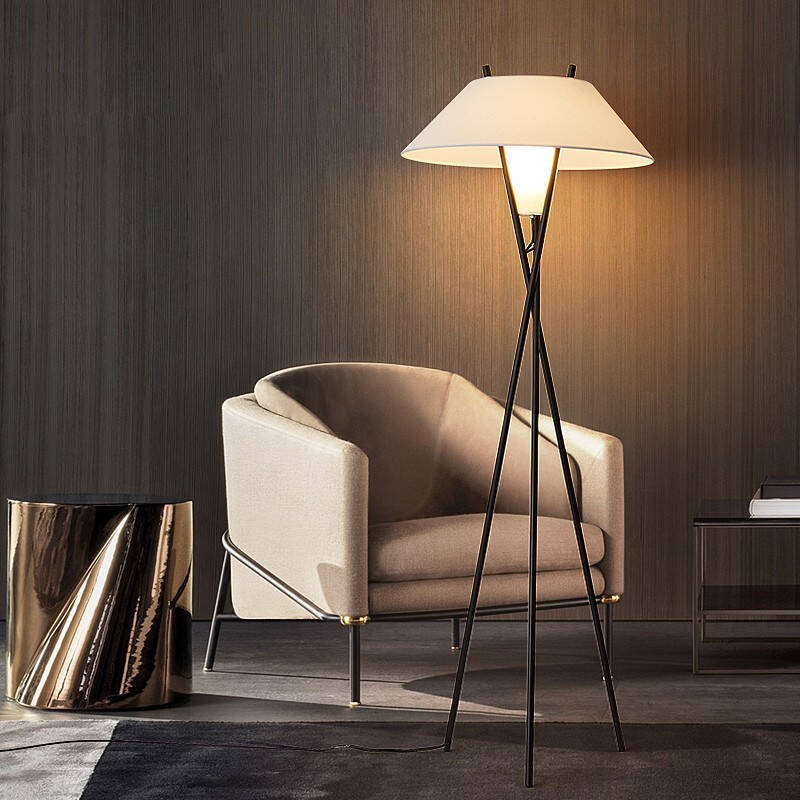 Minimalistische Driepoot Vloerlamp – Moderne Designlamp voor Woonkamer