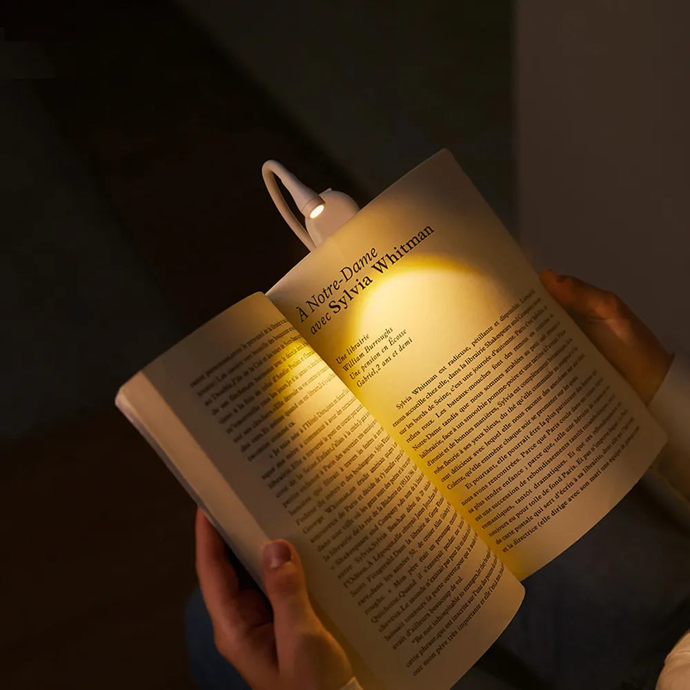 GlowLeaf – Clip-on Mini-Leeslamp met USB-oplading en 360° Rotatie voor Nachtelijk Lezen