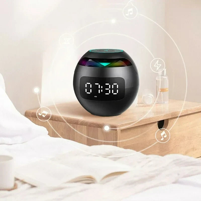 Multifunctionele Bluetooth Alarmklok Speaker met LED-display en Kleurrijke Nachtlamp – 2200mAh Batterij