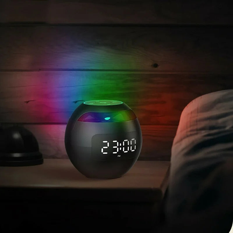 Multifunctionele Bluetooth Alarmklok Speaker met LED-display en Kleurrijke Nachtlamp – 2200mAh Batterij