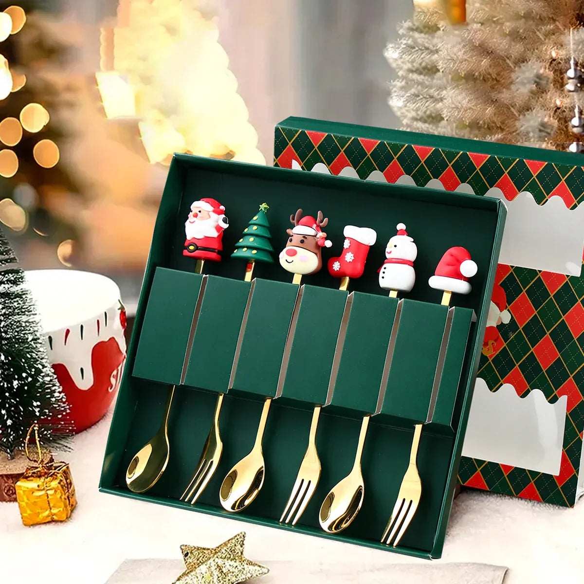 GoudFeest Kerstbestekset – Luxe Gouden Lepel en Vork met Kerstman-Design