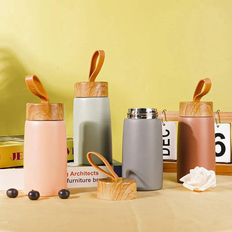 Geïsoleerd Koffiekopje Scandinavische Stijl 6 Uur Warmte