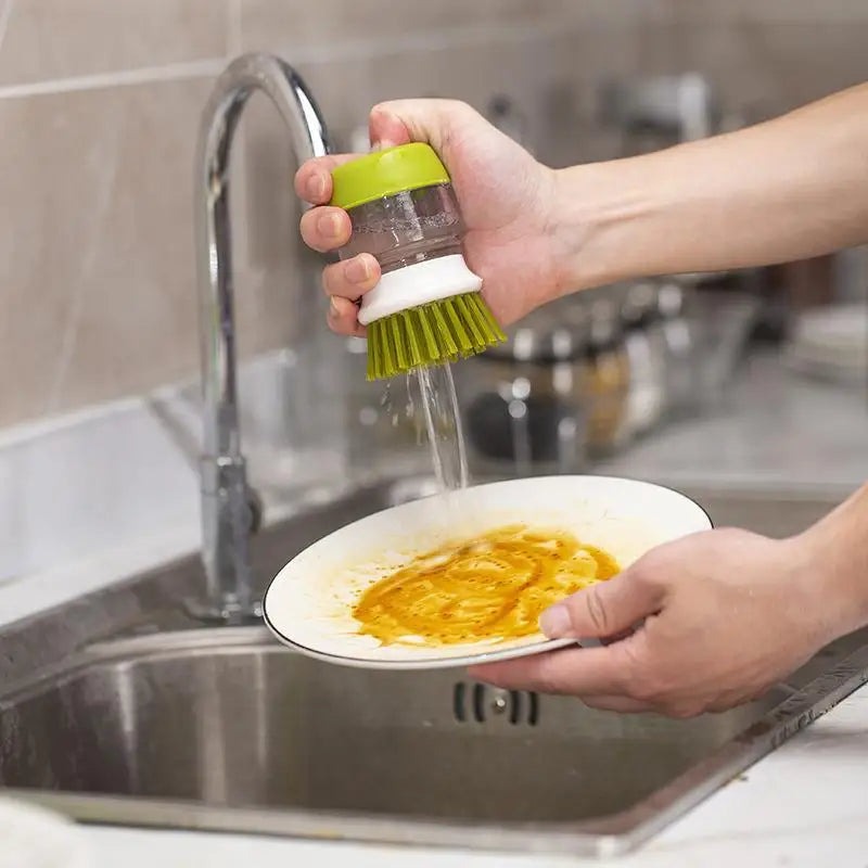 Schoonmaakborstel met dispenser | Makkelijker ga je het jezelf niet maken!