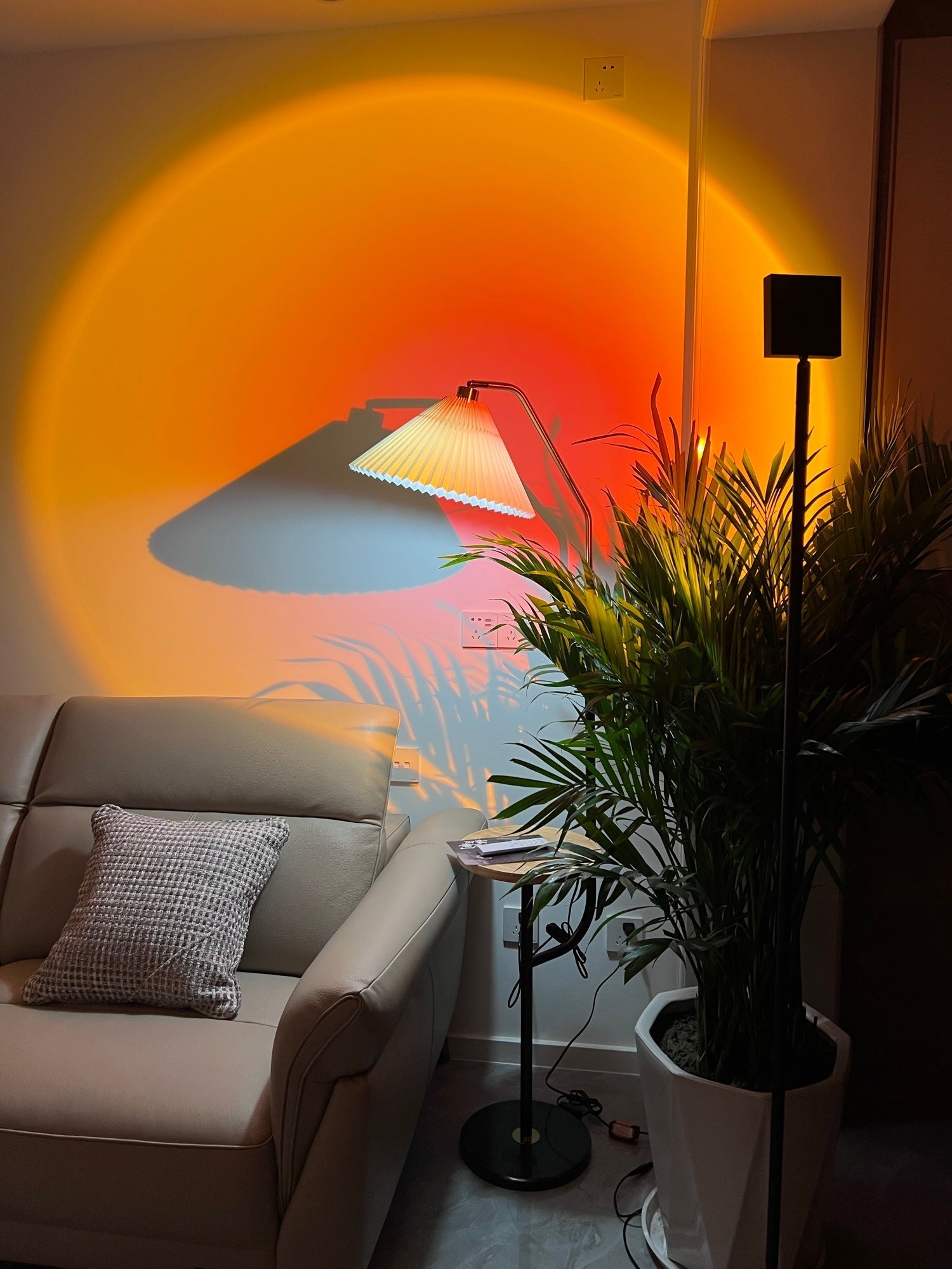 Frendorf | LED Kleurenprojector Vloerlamp | Minimalistisch Halo Licht Effect