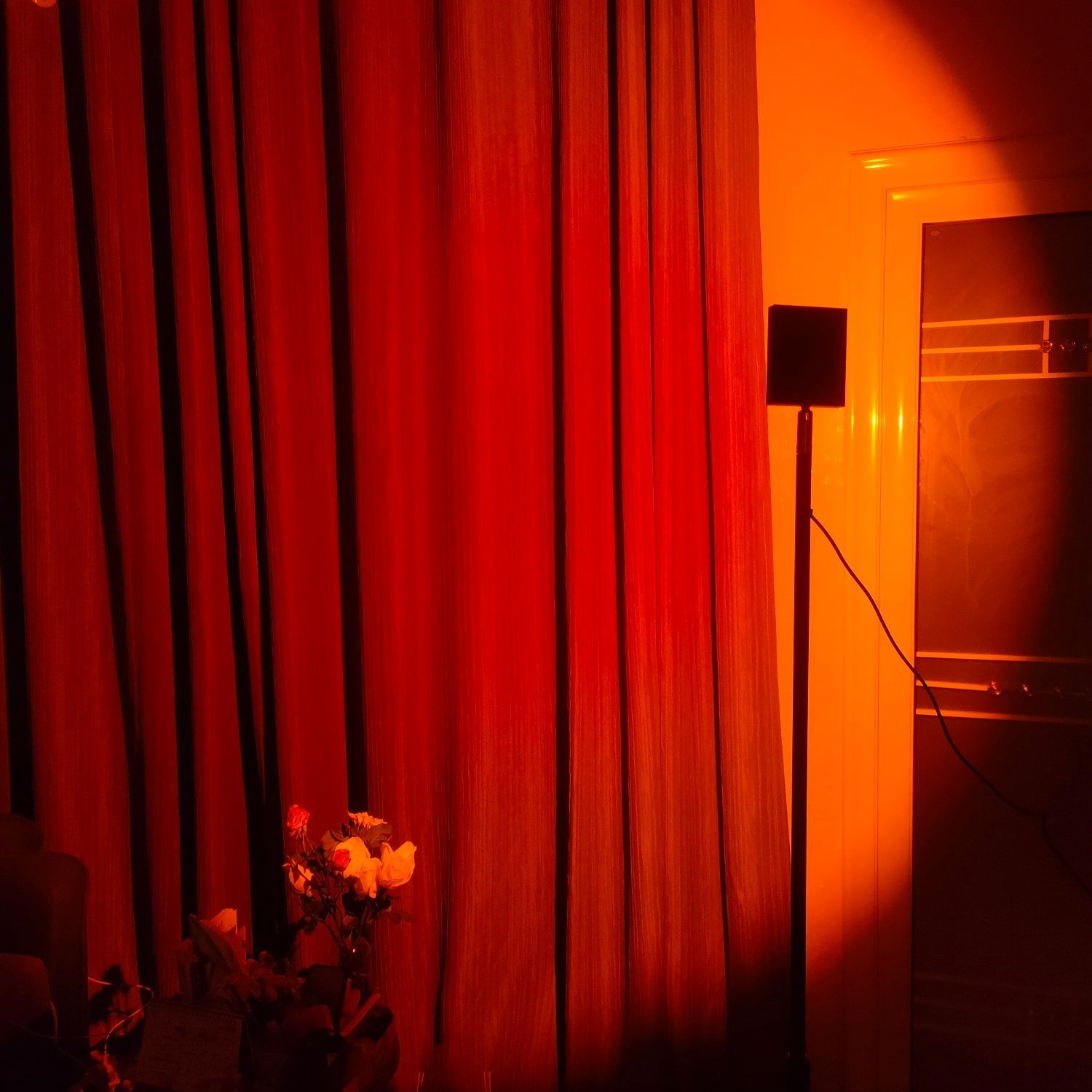 Frendorf | LED Kleurenprojector Vloerlamp | Minimalistisch Halo Licht Effect