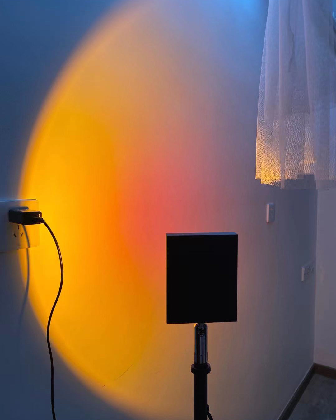 Frendorf | LED Kleurenprojector Vloerlamp | Minimalistisch Halo Licht Effect