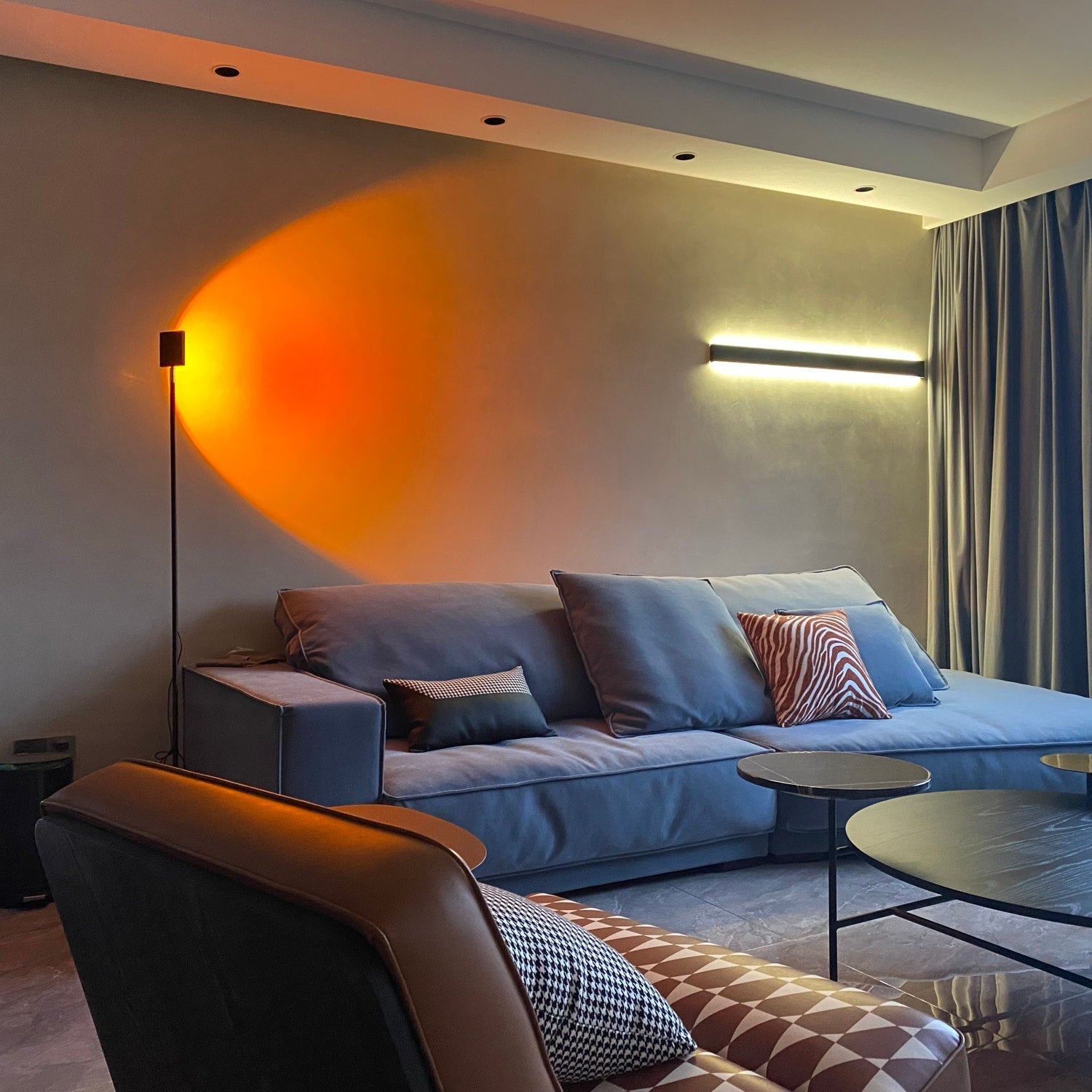 Frendorf | LED Kleurenprojector Vloerlamp | Minimalistisch Halo Licht Effect